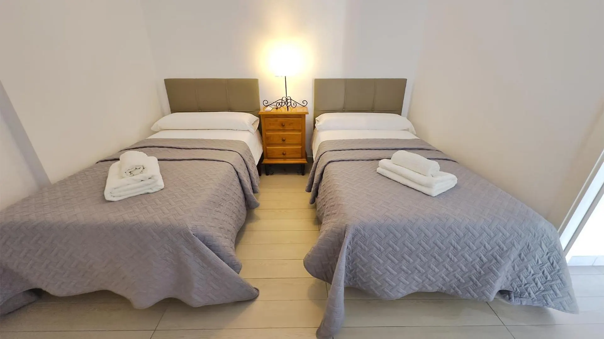 Skol 206 Marbella 아파트